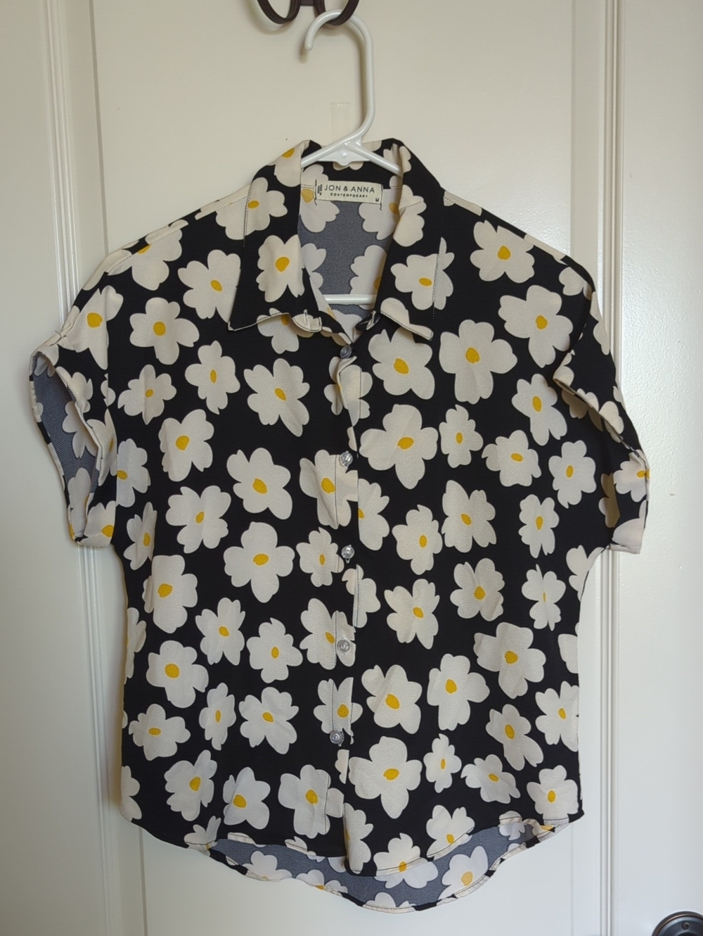 Cute Jon & Anna Floral Blouse